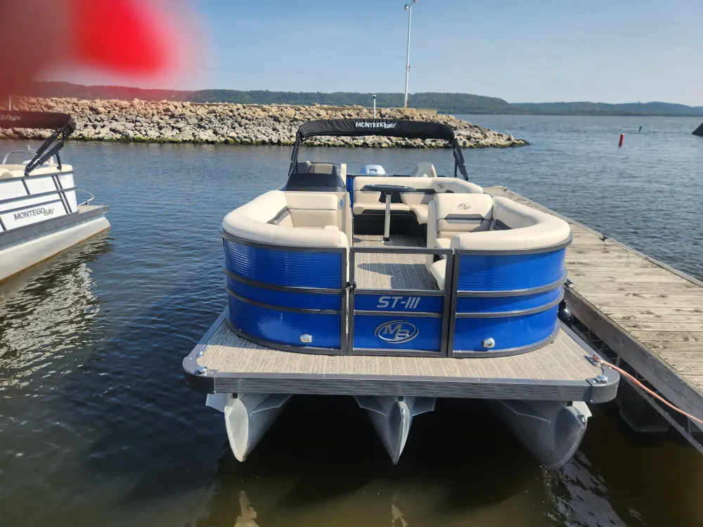 2025 Fish N' Cruise Style 22' Montego Bay Tritoon